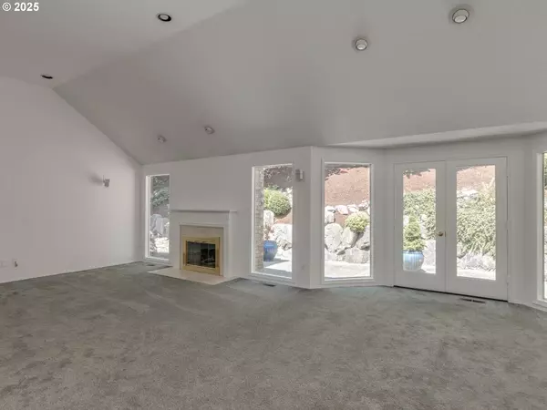 2715 SW 28TH DR, Portland, OR 97219