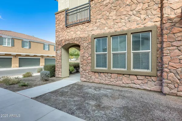 2722 S CAVALIER Drive #102, Gilbert, AZ 85295