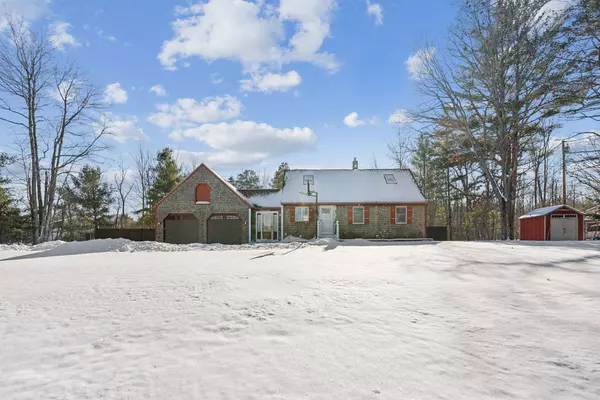 1215 New County RD, Dayton, ME 04005