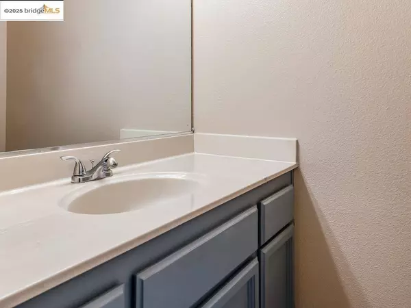 9 Pelican Ct, Pittsburg, CA 94565