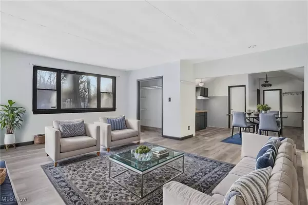 172 Warner RD, Hubbard, OH 44425