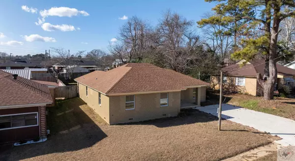 2211 N Akin Ave, Texarkana, TX 75501