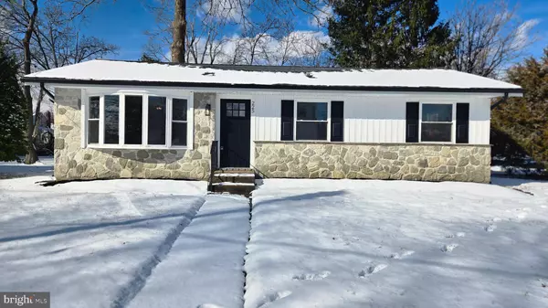 225 PENNSYLVANIA AVE, Clementon, NJ 08021