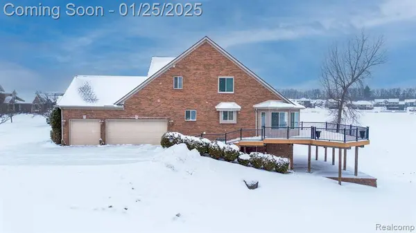 1530 GLASS LAKE Circle, Oxford, MI 48371