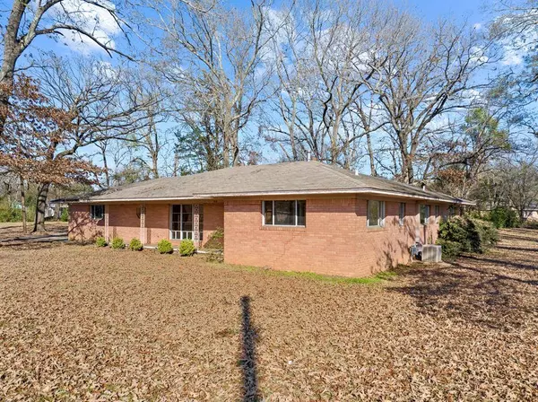 608 Lafayette, Pittsburg, TX 75686