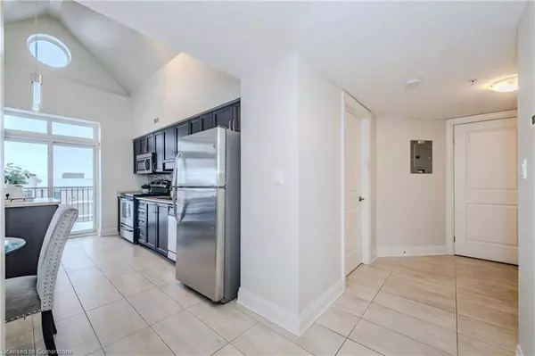 776 Laurelwood Drive #715, Waterloo, ON N2V 0A8