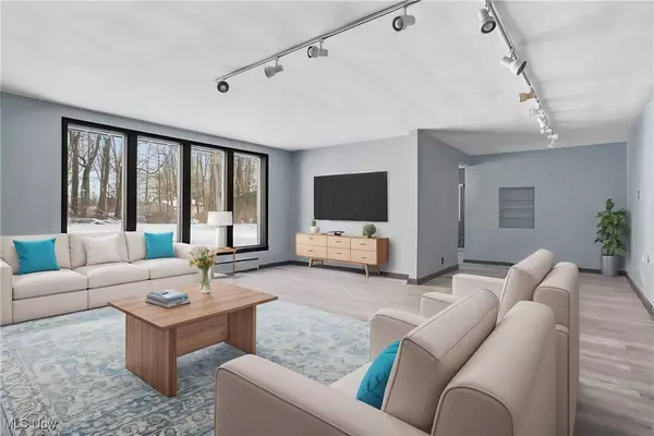 172 Warner RD, Hubbard, OH 44425