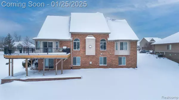 1530 GLASS LAKE Circle, Oxford, MI 48371