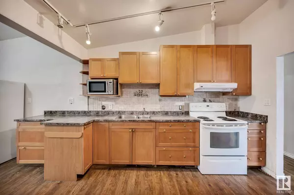 11022 159 ST NW, Edmonton, AB T5P 3C3