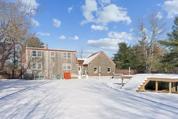 1215 New County RD, Dayton, ME 04005