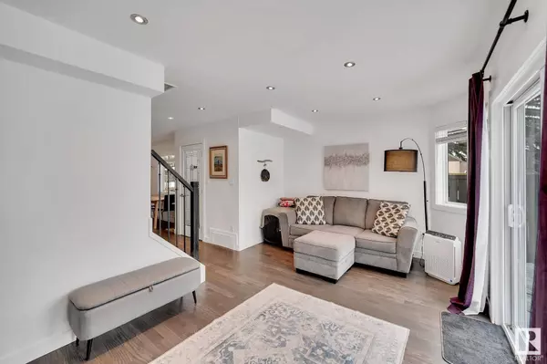 4448 114 AV NW, Edmonton, AB T5W 0T3