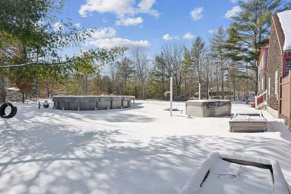 1215 New County RD, Dayton, ME 04005