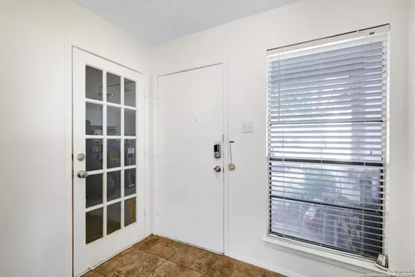 6034 RIDGE GLADE ST, San Antonio, TX 78250-4005