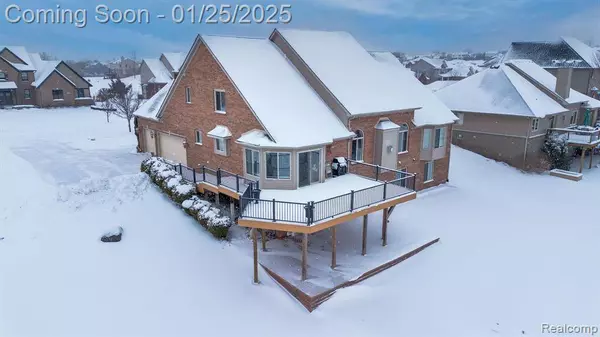 1530 GLASS LAKE Circle, Oxford, MI 48371