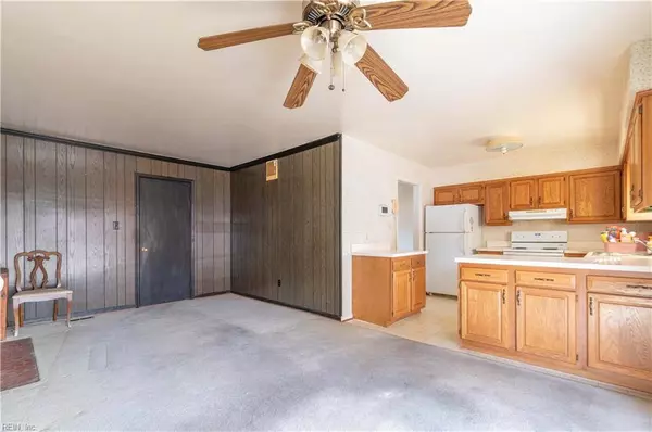 46 Linda DR, Newport News, VA 23608