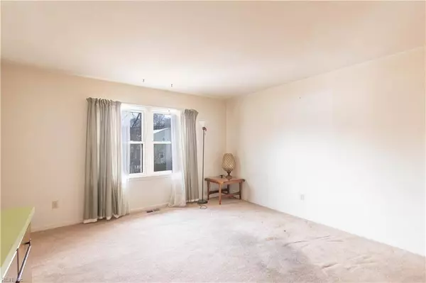 46 Linda DR, Newport News, VA 23608