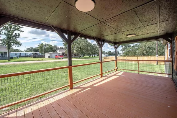 215 Shady Oaks ST, Somerville, TX 77879