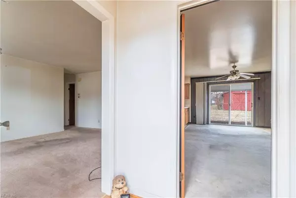 46 Linda DR, Newport News, VA 23608