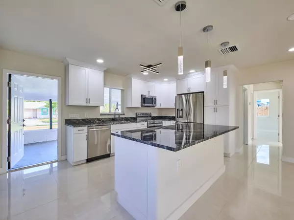 168 SE 27th PL, Boynton Beach, FL 33435