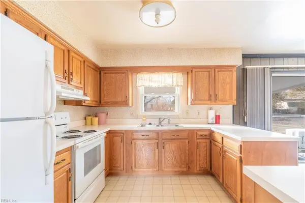 46 Linda DR, Newport News, VA 23608