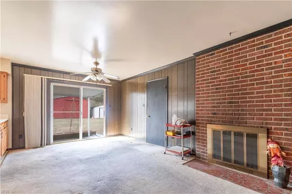 46 Linda DR, Newport News, VA 23608