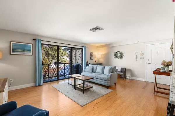 7 Rainbow Pond Dr #6, Walpole, MA 02081