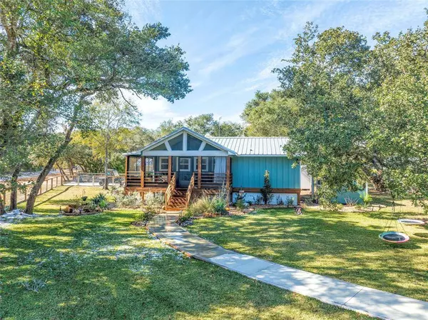 700 Crooked CRK, Sheridan, TX 78962