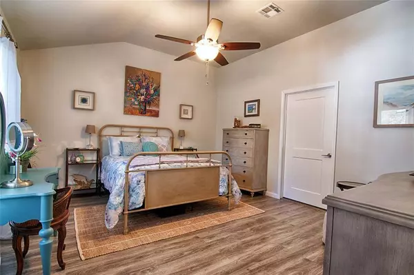 700 Crooked CRK, Sheridan, TX 78962