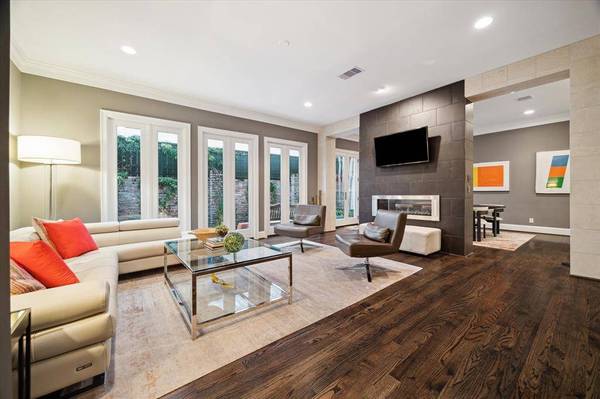 5025 Tangle LN #E, Houston, TX 77056