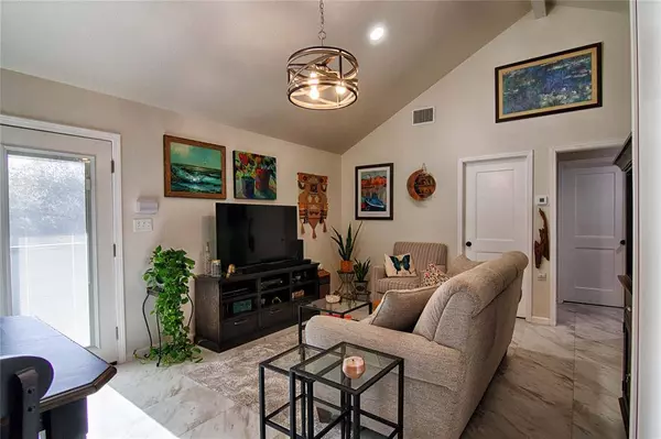 700 Crooked CRK, Sheridan, TX 78962