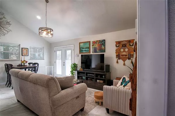 700 Crooked CRK, Sheridan, TX 78962