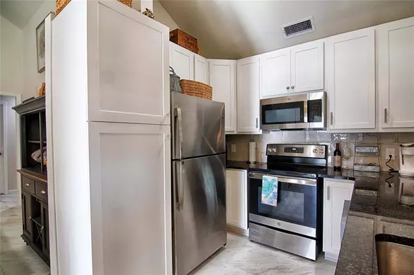 700 Crooked CRK, Sheridan, TX 78962