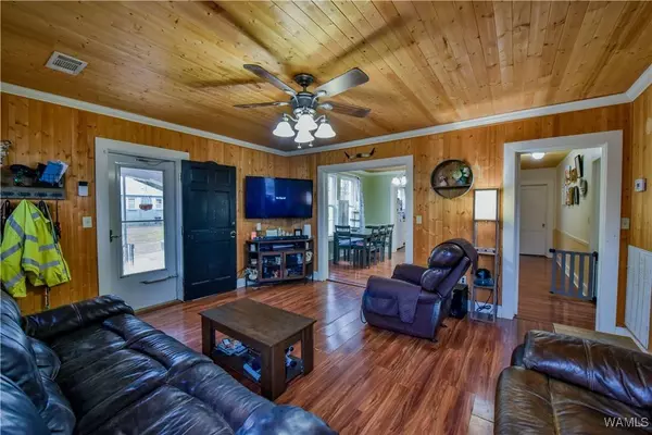 208 1st ST N, Reform, AL 35481