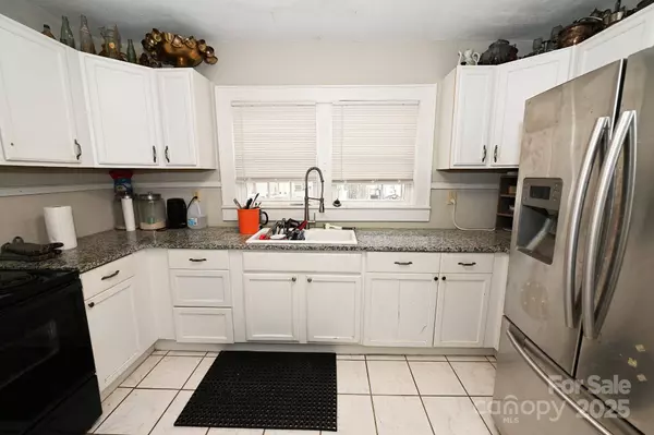 1909 2nd AVE SW, Hickory, NC 28602