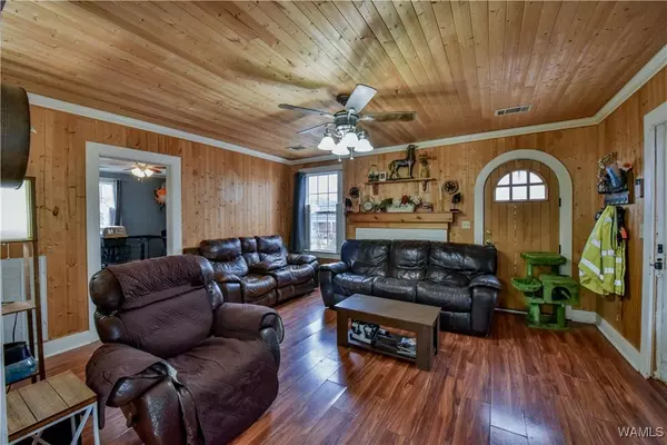 208 1st ST N, Reform, AL 35481