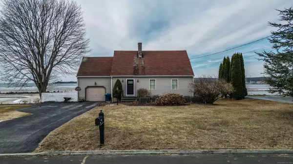 25 Division Street, Waterford, CT 06385