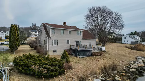 25 Division Street, Waterford, CT 06385