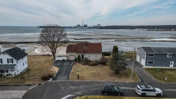 25 Division Street, Waterford, CT 06385