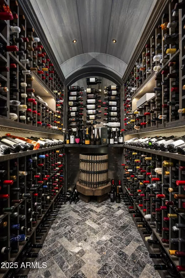 7305 E ROYAL PALM Road, Scottsdale, AZ 85258