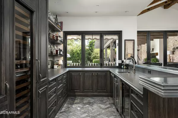 7305 E ROYAL PALM Road, Scottsdale, AZ 85258