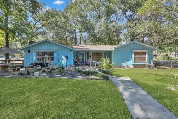 6137 Cessna DR, Montgomery, TX 77316