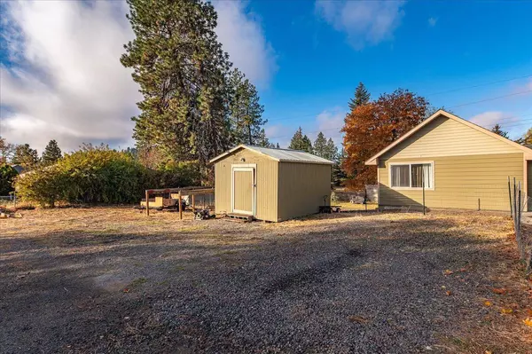 10111 S Electric St, Four Lakes, WA 99014