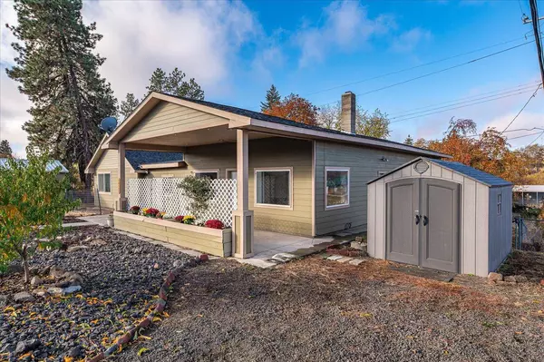 10111 S Electric St, Four Lakes, WA 99014