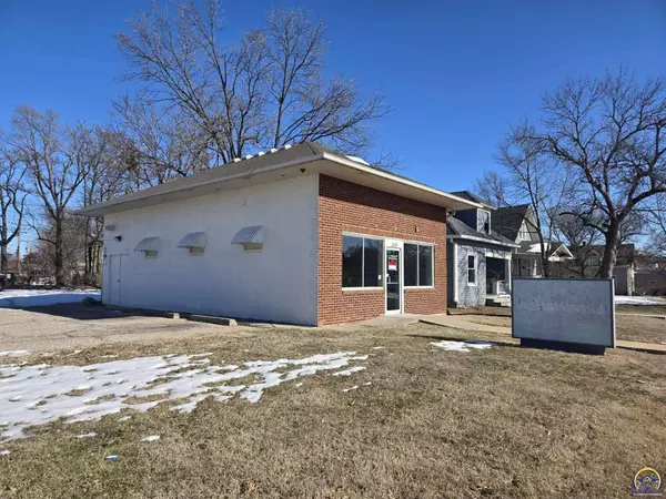 2110 SW 10th Ave, Topeka, KS 66604