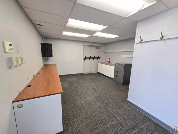 2110 SW 10th Ave, Topeka, KS 66604