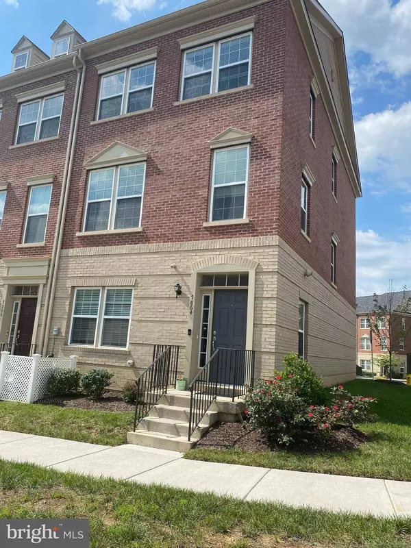 7864 CRESCENT PARK DR, Gainesville, VA 20155