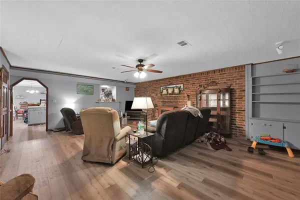 6137 Cessna DR, Montgomery, TX 77316