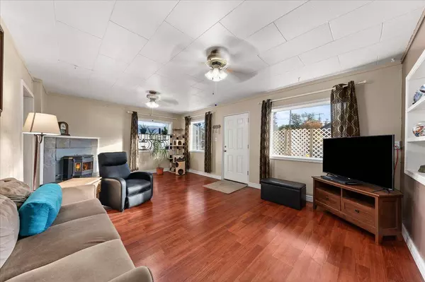 10111 S Electric St, Four Lakes, WA 99014