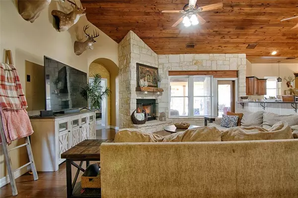 191 County Road 132bb, Hallettsville, TX 77964