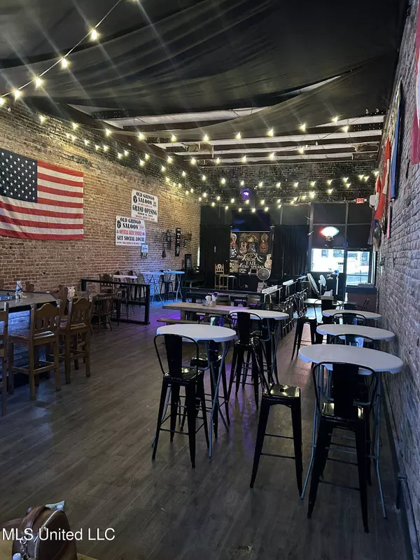 305 S Main Street, Yazoo City, MS 39194